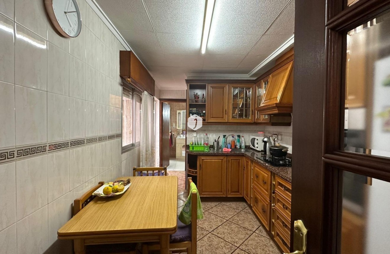 Tweedehands - Appartement / flat -
Torrevieja - Estacion de autobuses