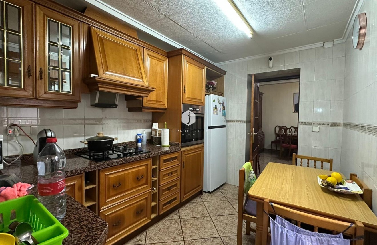 Tweedehands - Appartement / flat -
Torrevieja - Estacion de autobuses
