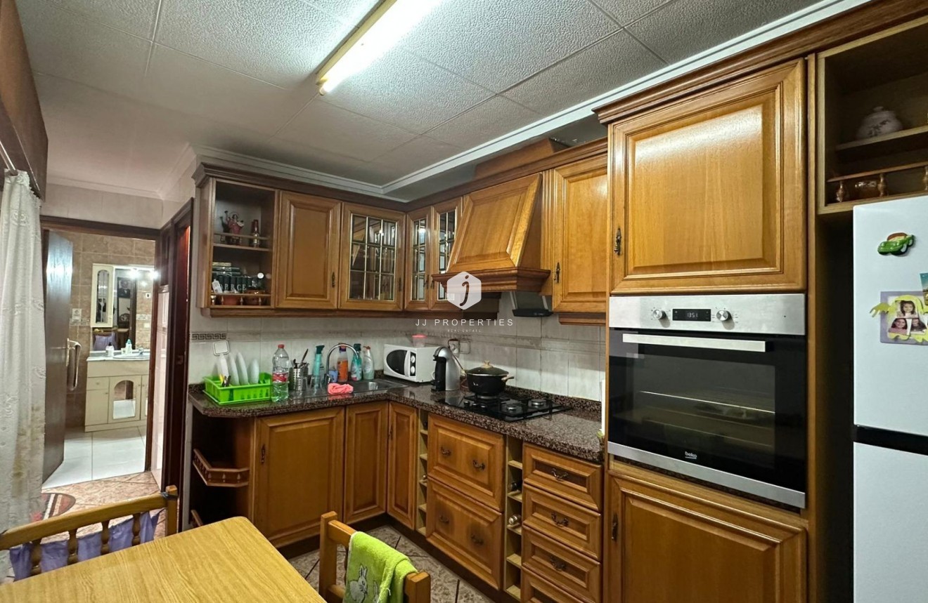 Tweedehands - Appartement / flat -
Torrevieja - Estacion de autobuses