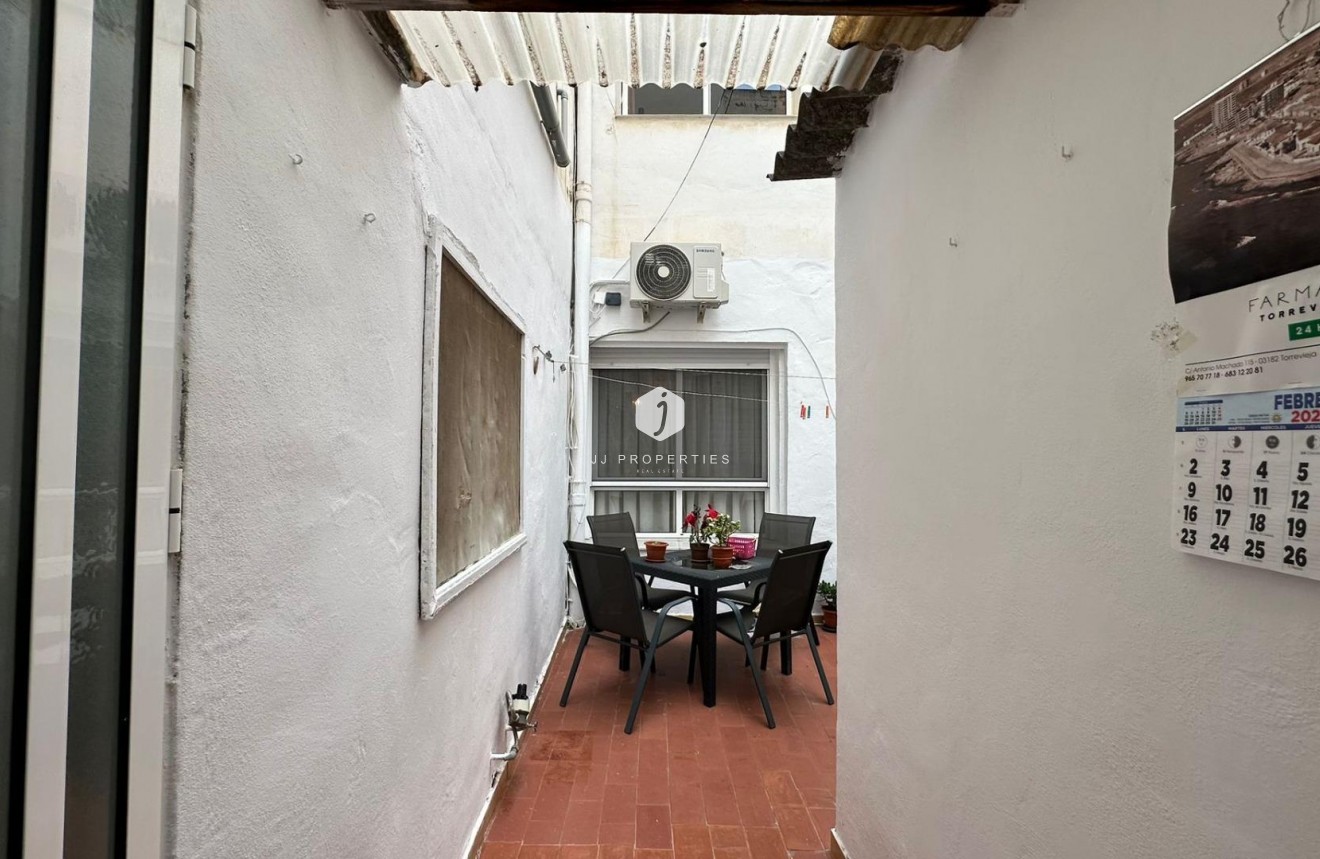 Tweedehands - Appartement / flat -
Torrevieja - Estacion de autobuses