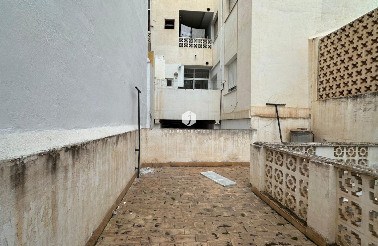 Tweedehands - Appartement / flat -
Torrevieja - Estacion de autobuses