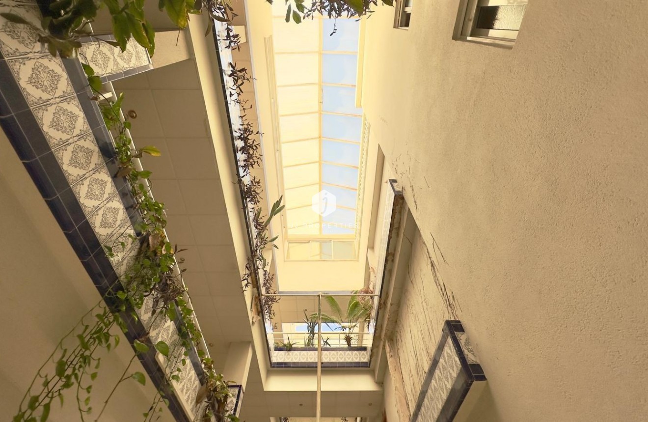 Z drugiej ręki - Daszek -
Torrevieja - Centro