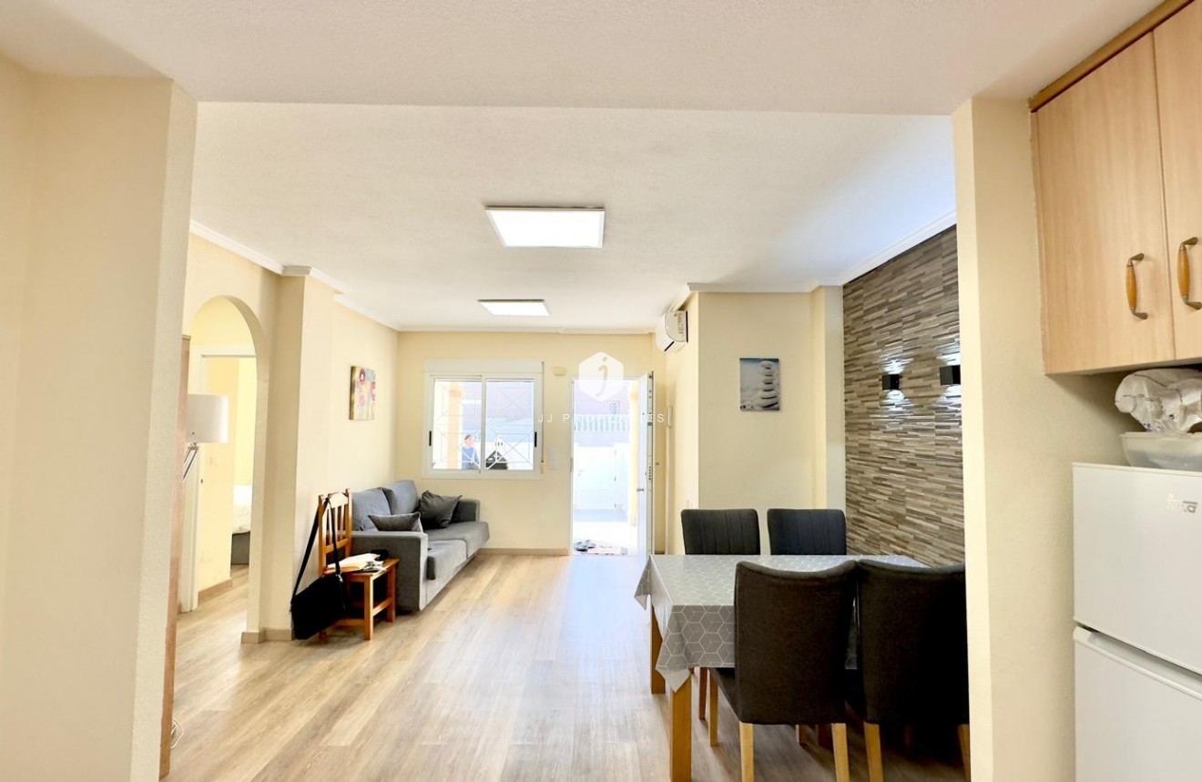 Resale - Bungalow -
Torrevieja - Torreblanca