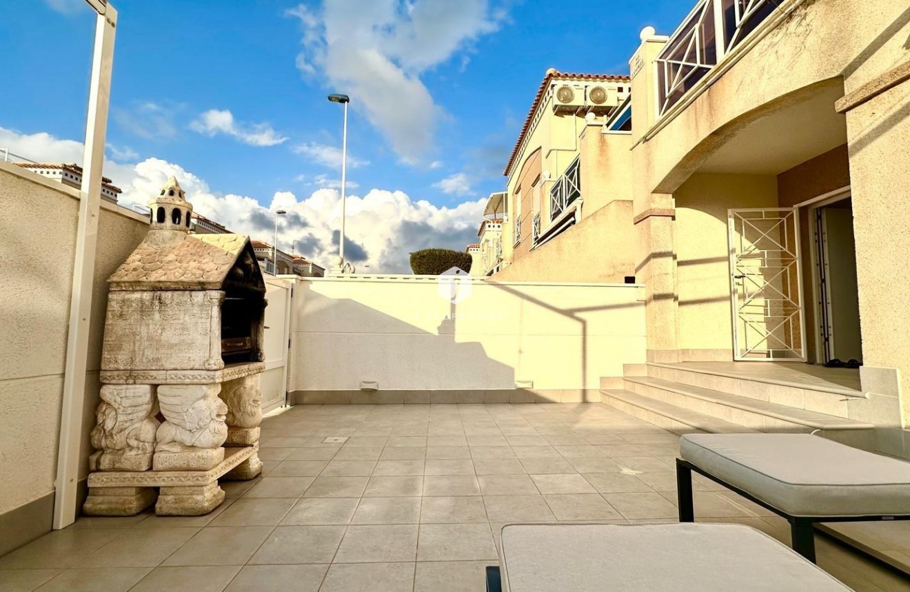 Resale - Bungalow -
Torrevieja - Torreblanca