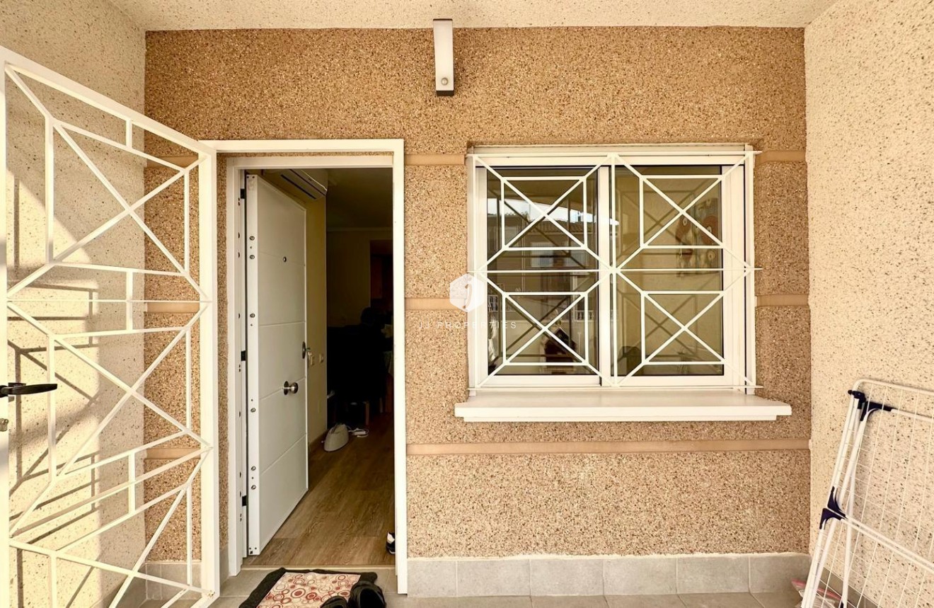 Resale - Bungalow -
Torrevieja - Torreblanca