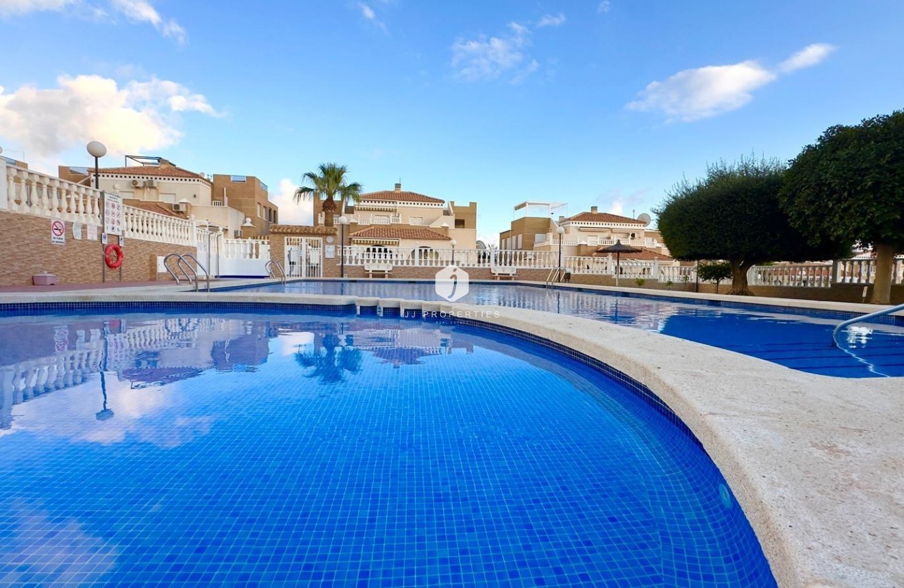 Resale - Bungalow -
Torrevieja - Torreblanca