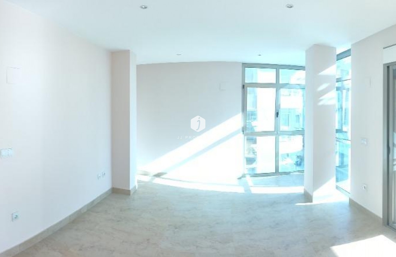 Tweedehands - Appartement / flat -
Torrevieja - Estacion de autobuses