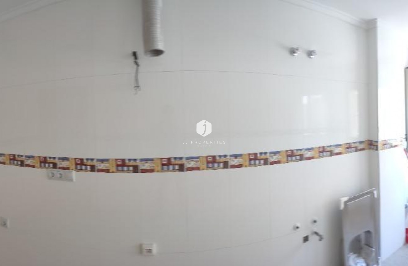 Segunda mano - Apartamento / piso -
Torrevieja - Estacion de autobuses