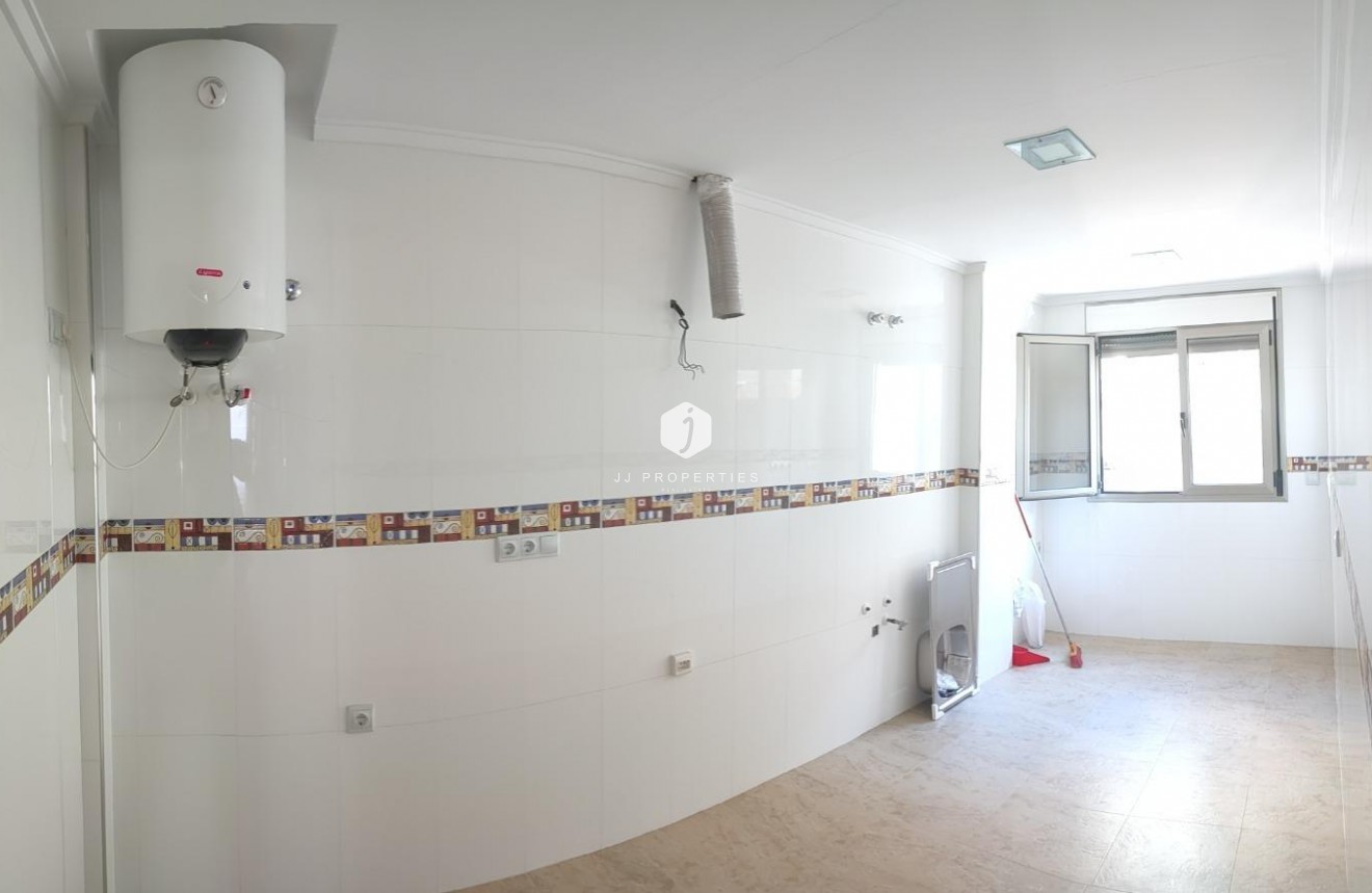 Segunda mano - Apartamento / piso -
Torrevieja - Estacion de autobuses