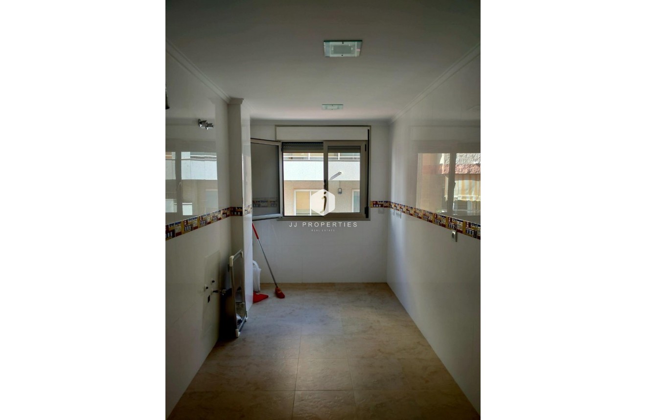 Segunda mano - Apartamento / piso -
Torrevieja - Estacion de autobuses