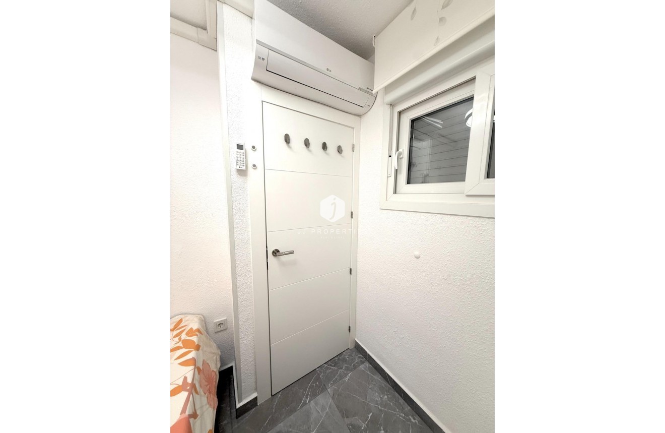 Segunda mano - Apartamento / piso -
Torrevieja - Cabo cervera