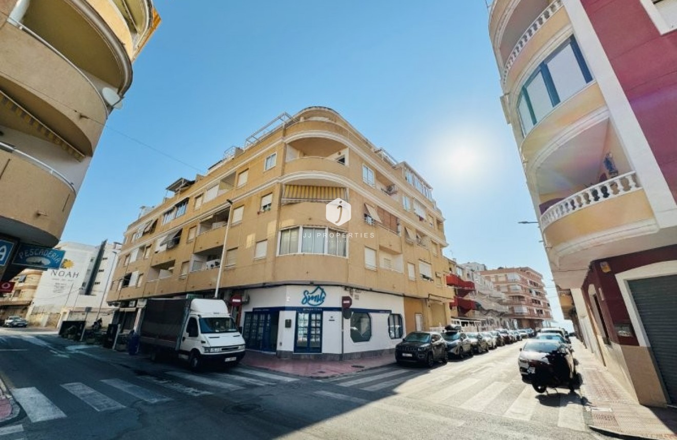 Resale - Apartment / flat -
La Mata - Costa Blanca