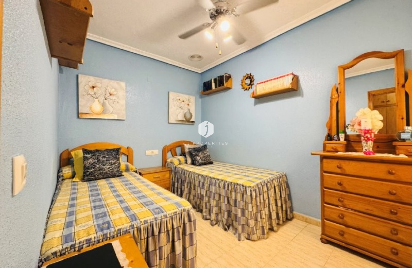 Resale - Apartment / flat -
La Mata - Costa Blanca