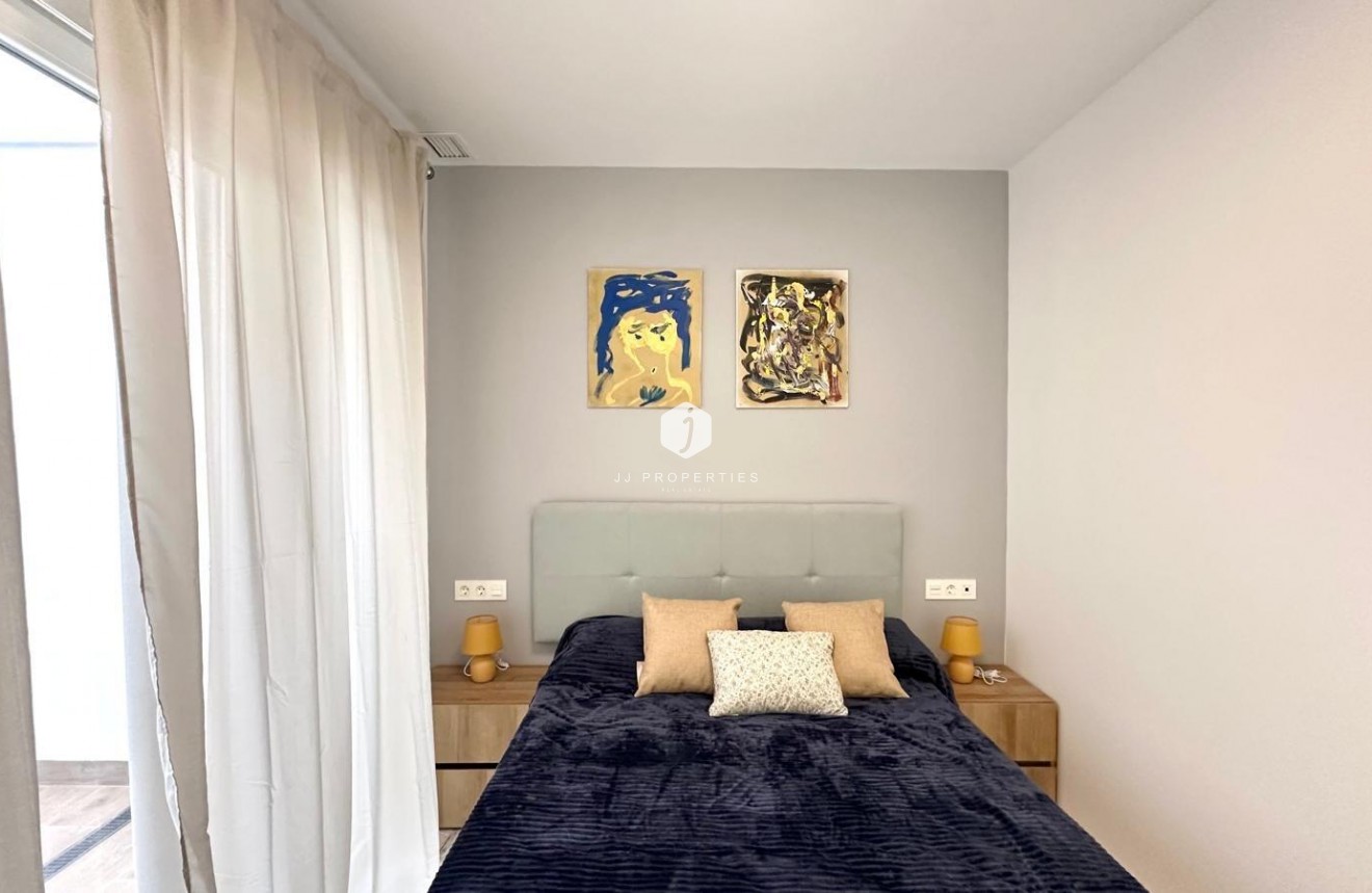 Z drugiej ręki - Mieszkanie w bloku -
Torrevieja - Playa del Cura