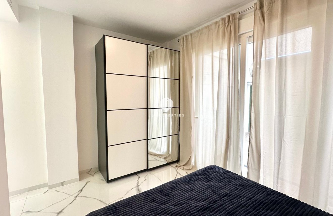 Z drugiej ręki - Mieszkanie w bloku -
Torrevieja - Playa del Cura