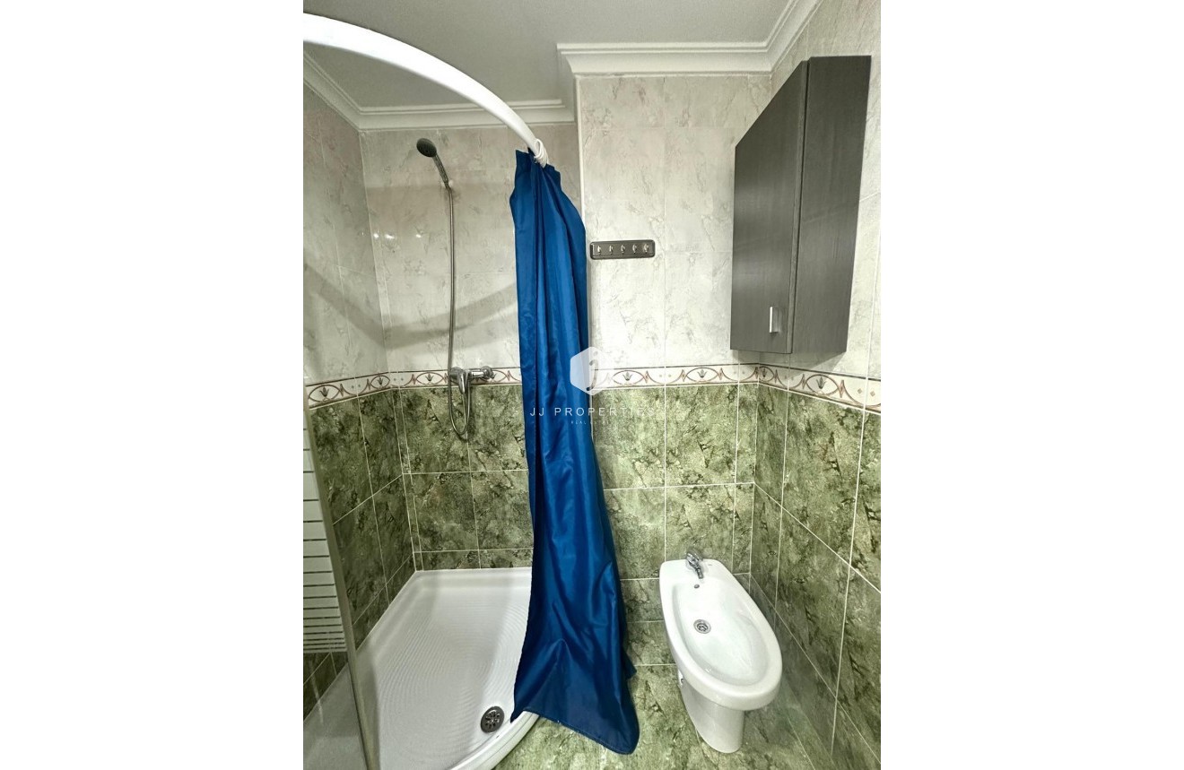 Segunda mano - Apartamento / piso -
Torrevieja