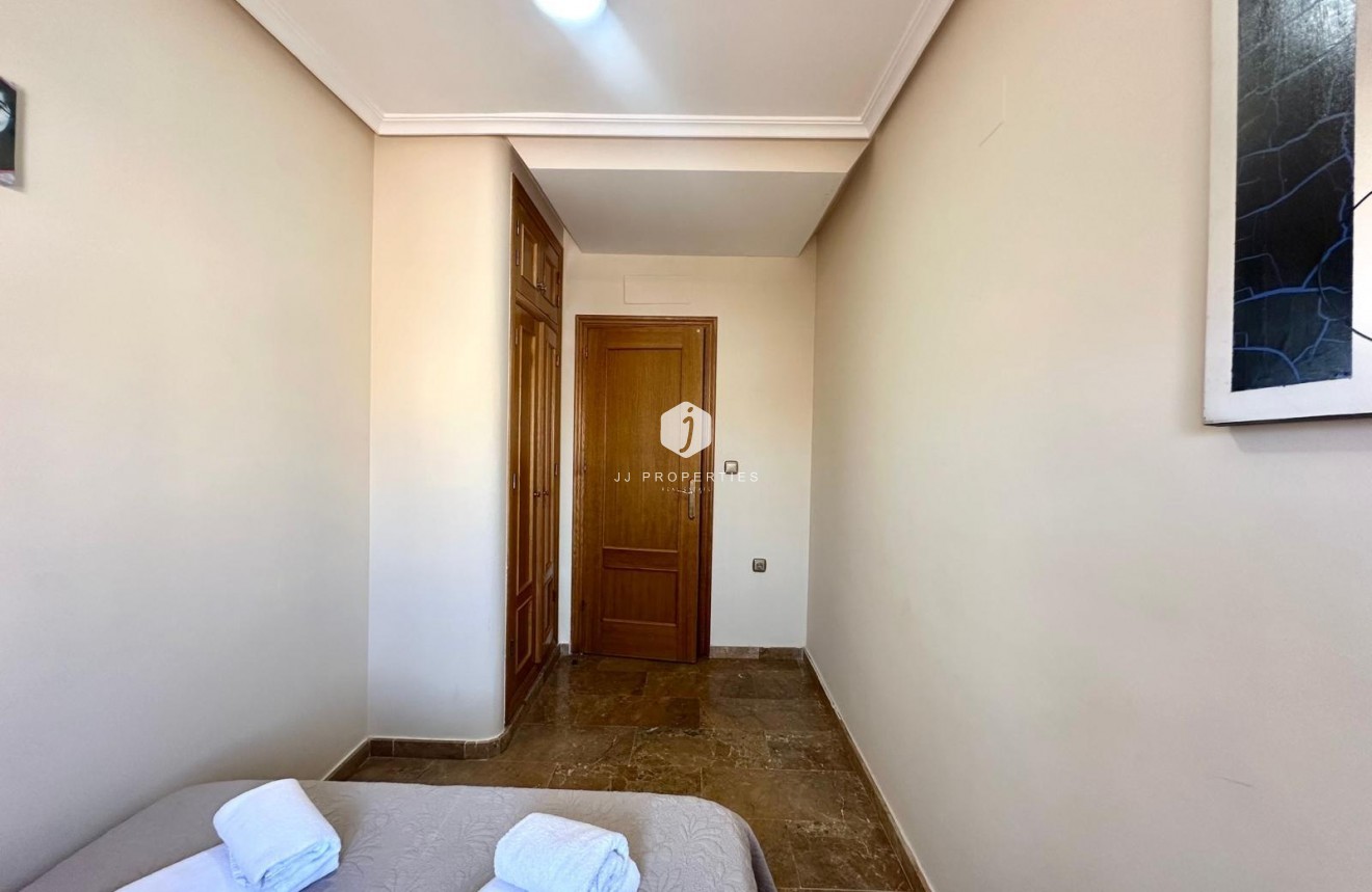 Segunda mano - Apartamento / piso -
Torrevieja