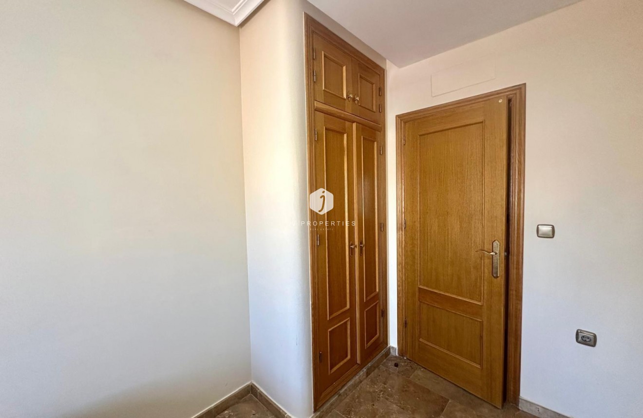 Segunda mano - Apartamento / piso -
Torrevieja