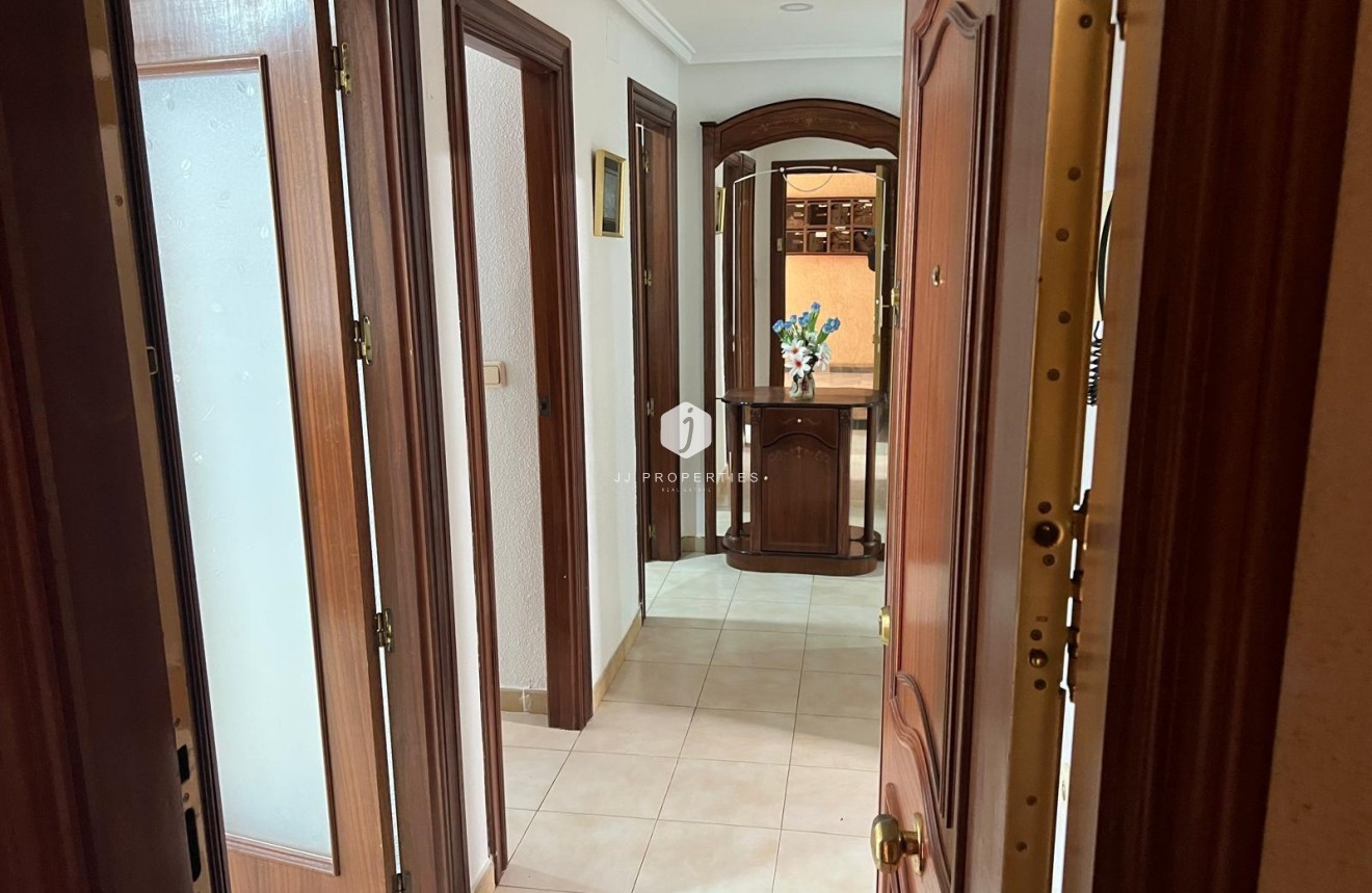 D'occasion - Appartement -
Torrevieja - Playa del Cura