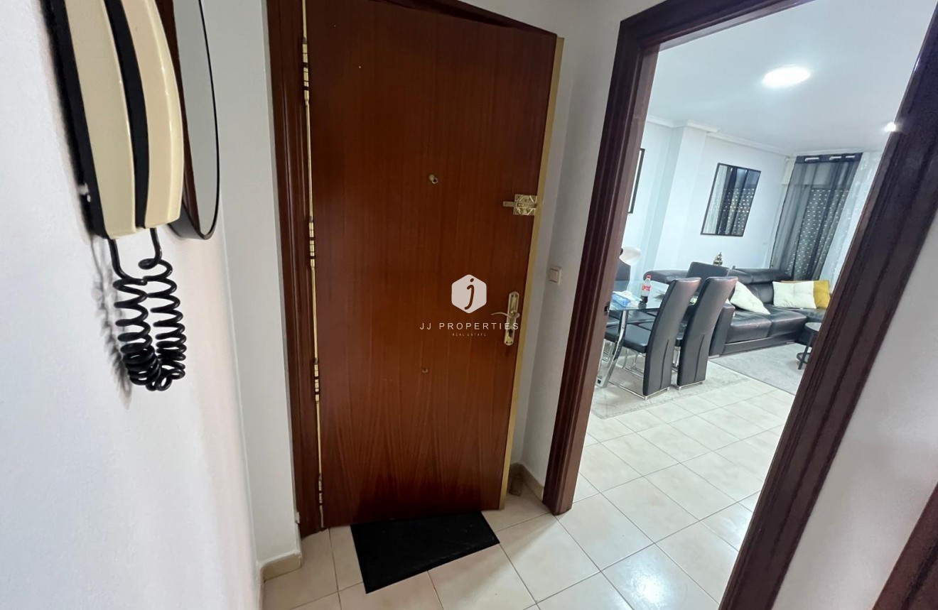 D'occasion - Appartement -
Torrevieja - Playa del Cura