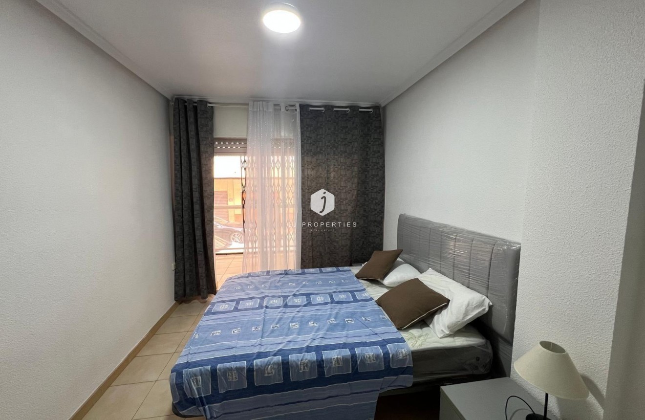 D'occasion - Appartement -
Torrevieja - Playa del Cura