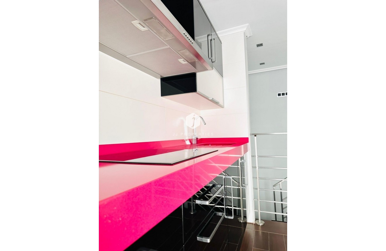 Tweedehands - Appartement / flat -
Torrevieja - Estacion de autobuses