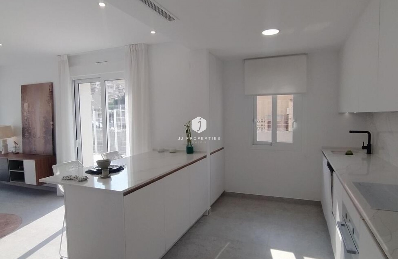 Z drugiej ręki - Mieszkanie w bloku -
Torrevieja - Torreblanca