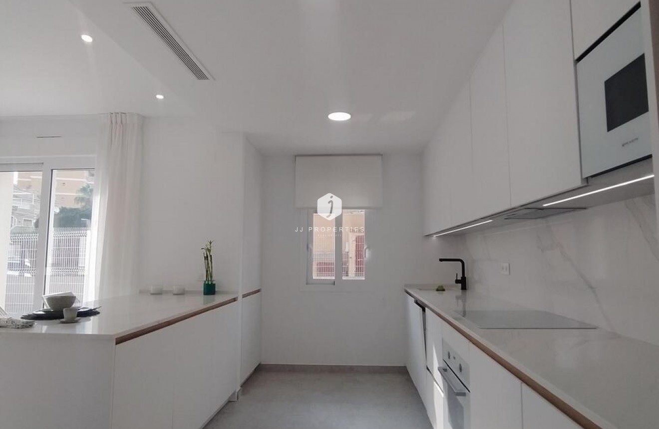 Z drugiej ręki - Mieszkanie w bloku -
Torrevieja - Torreblanca