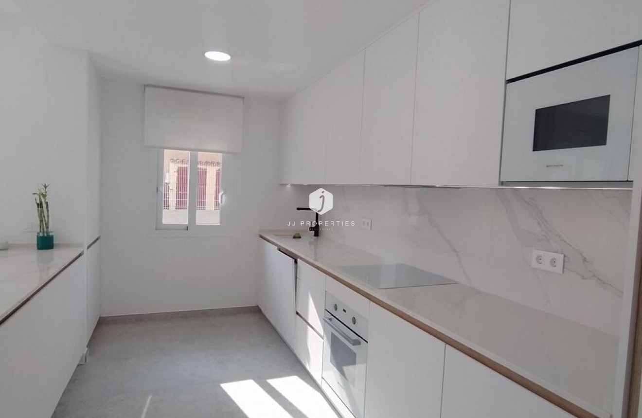 Z drugiej ręki - Mieszkanie w bloku -
Torrevieja - Torreblanca