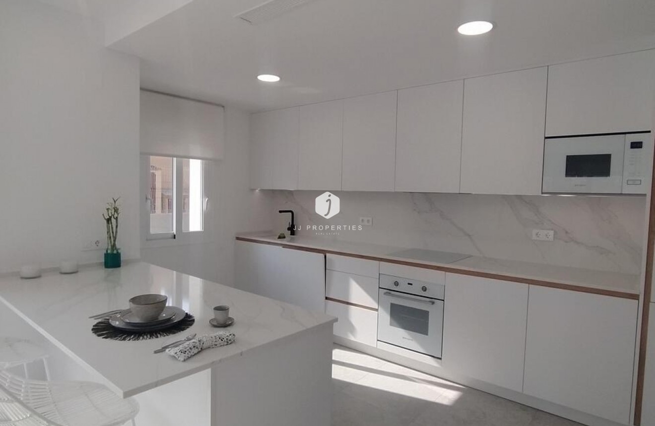 Z drugiej ręki - Mieszkanie w bloku -
Torrevieja - Torreblanca