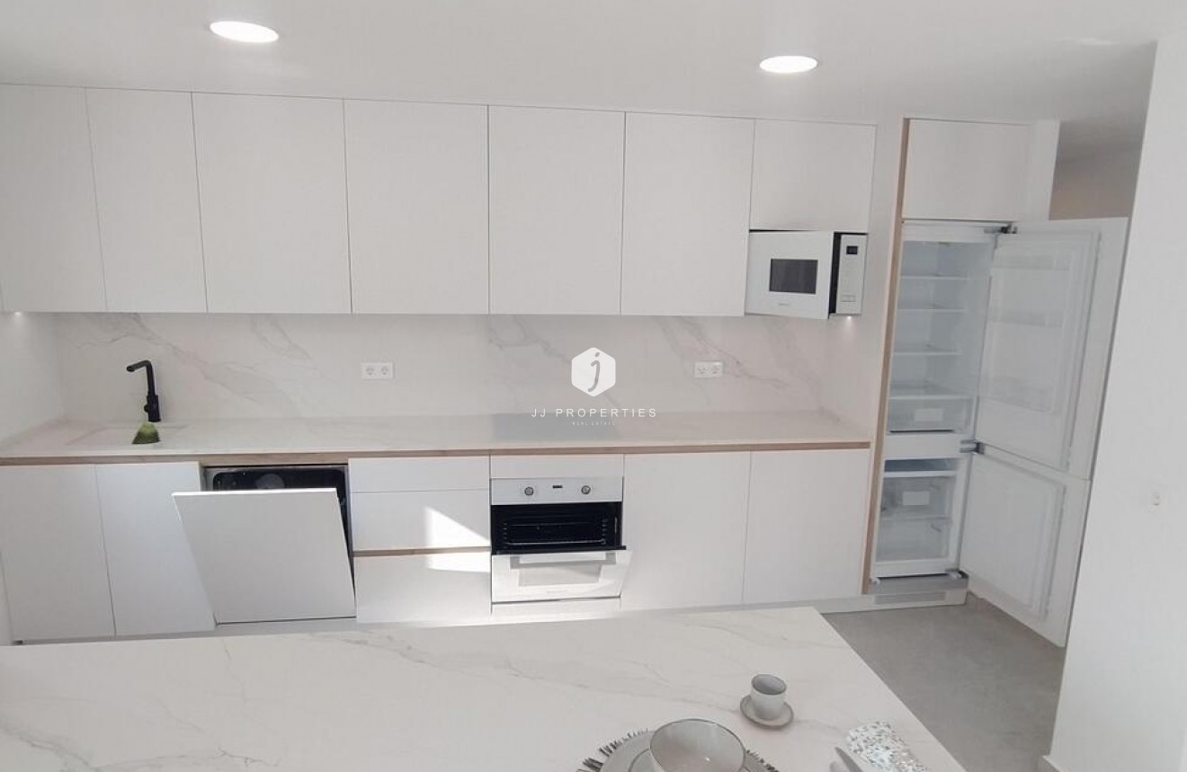 Z drugiej ręki - Mieszkanie w bloku -
Torrevieja - Torreblanca