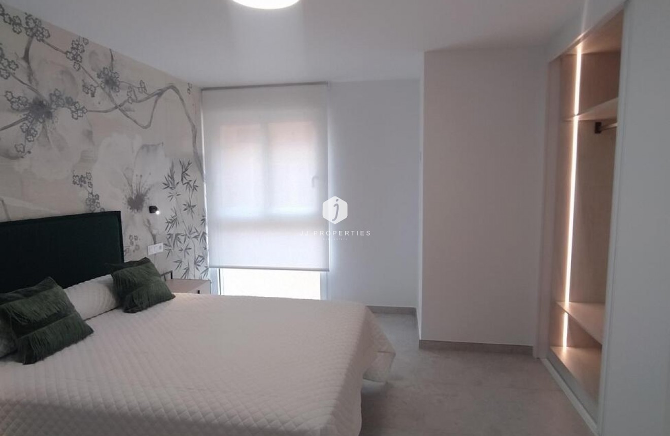 Z drugiej ręki - Mieszkanie w bloku -
Torrevieja - Torreblanca