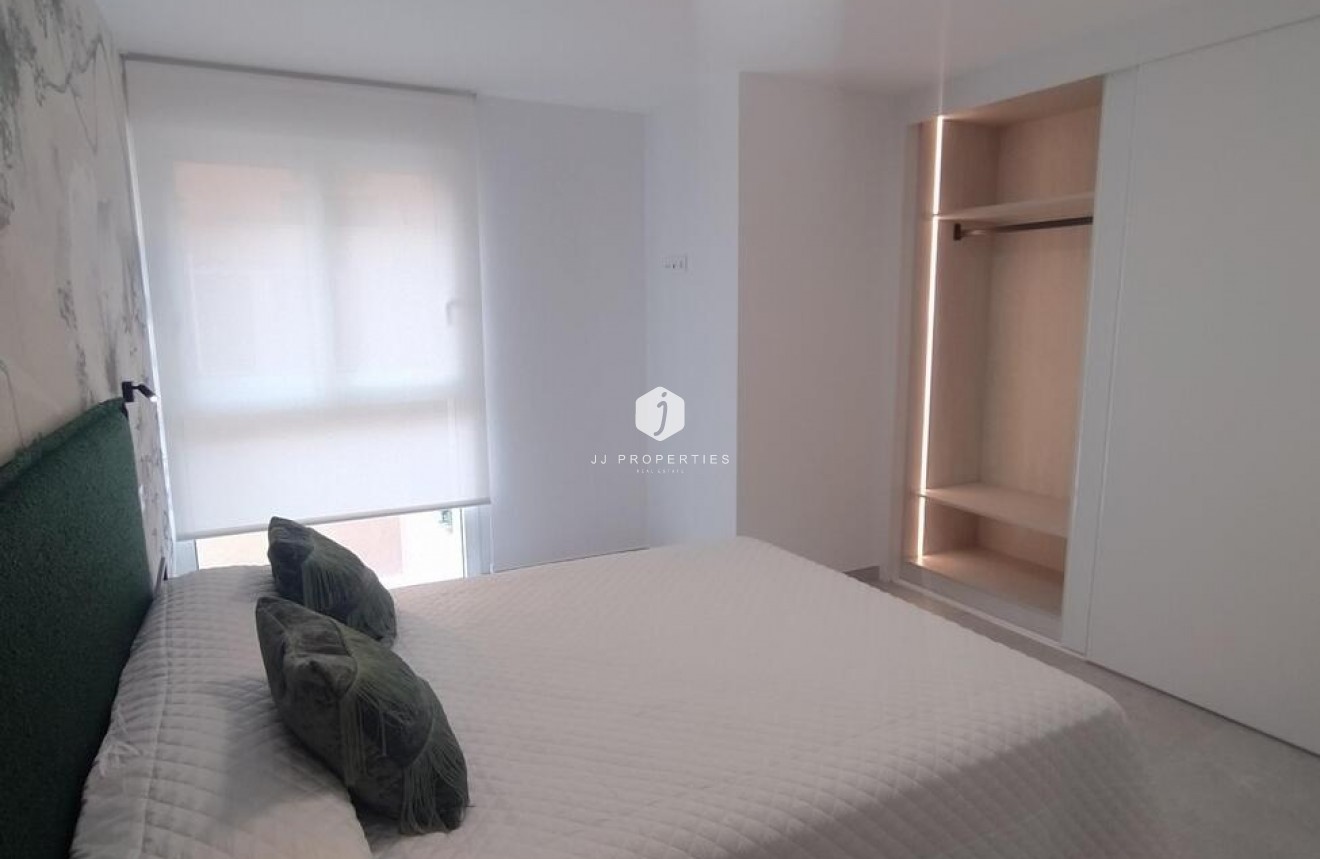 Z drugiej ręki - Mieszkanie w bloku -
Torrevieja - Torreblanca