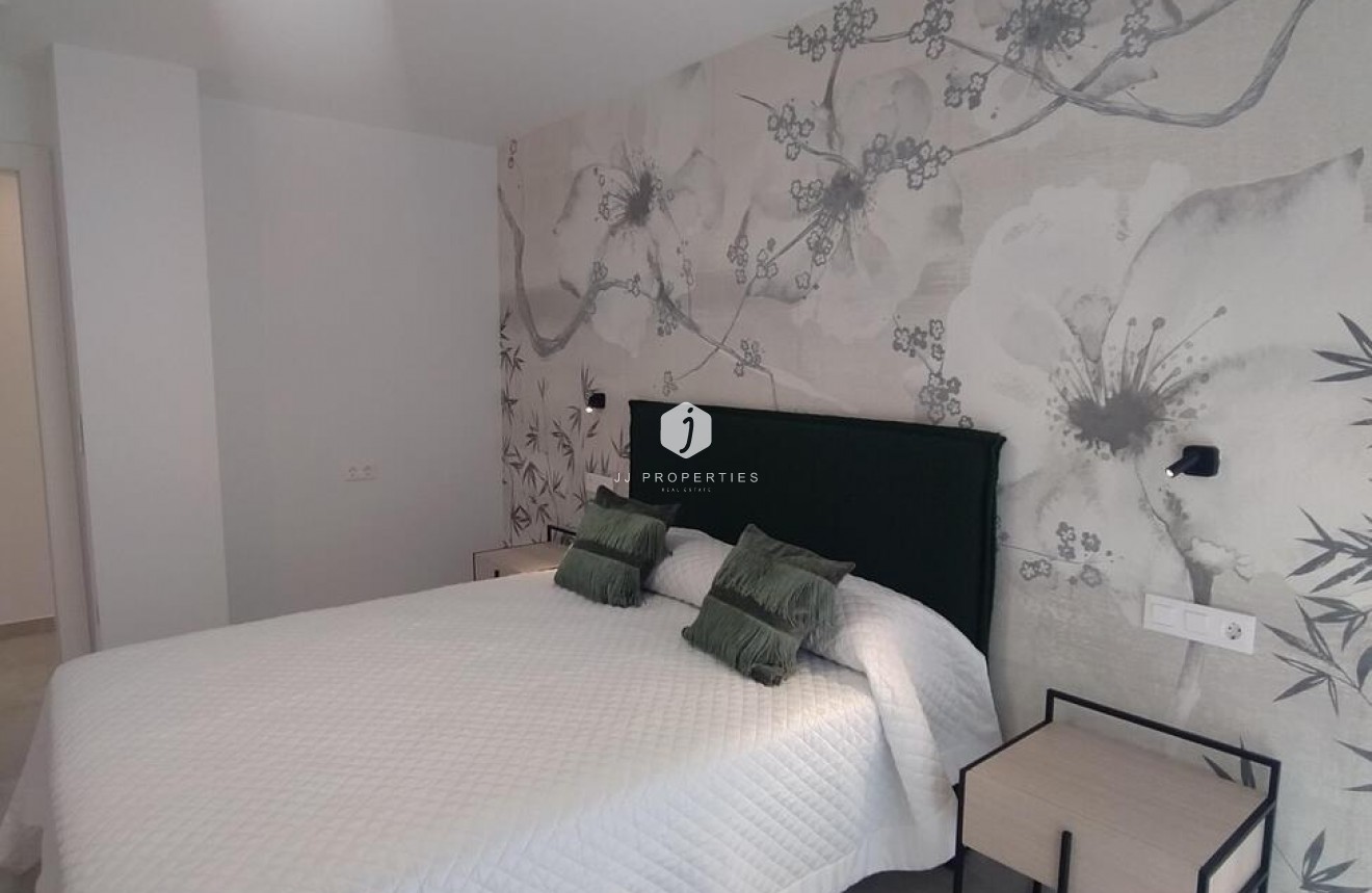 Z drugiej ręki - Mieszkanie w bloku -
Torrevieja - Torreblanca