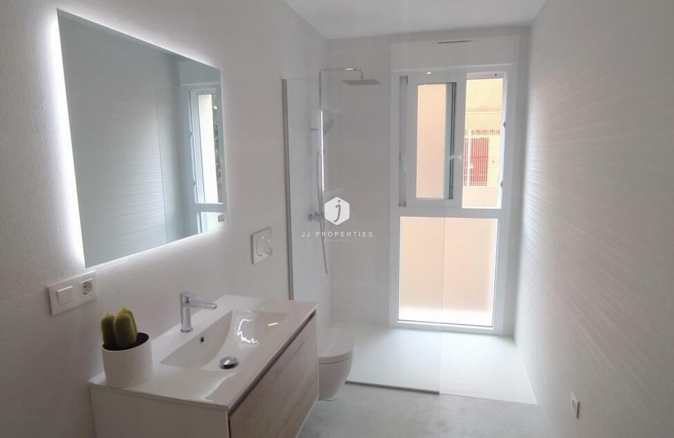 Z drugiej ręki - Mieszkanie w bloku -
Torrevieja - Torreblanca