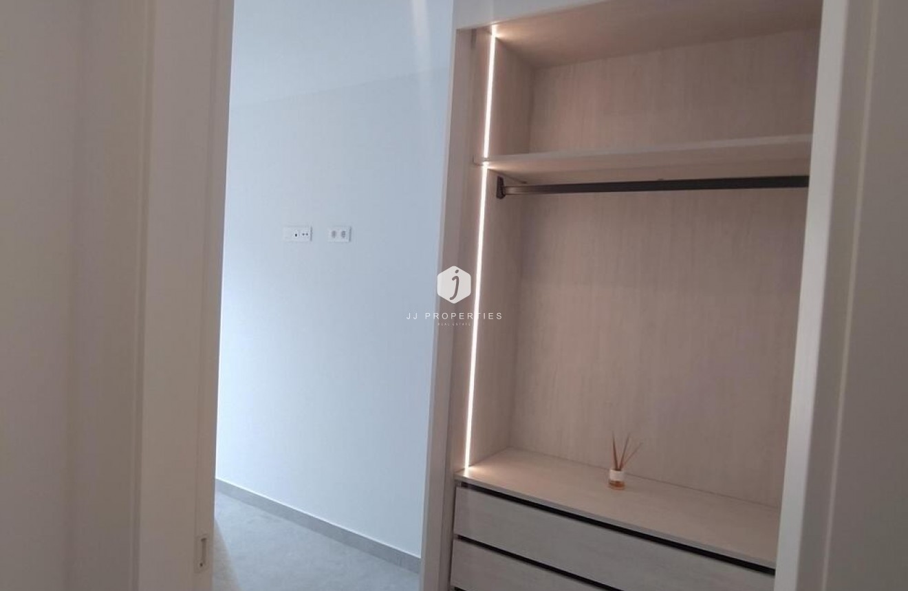 Z drugiej ręki - Mieszkanie w bloku -
Torrevieja - Torreblanca