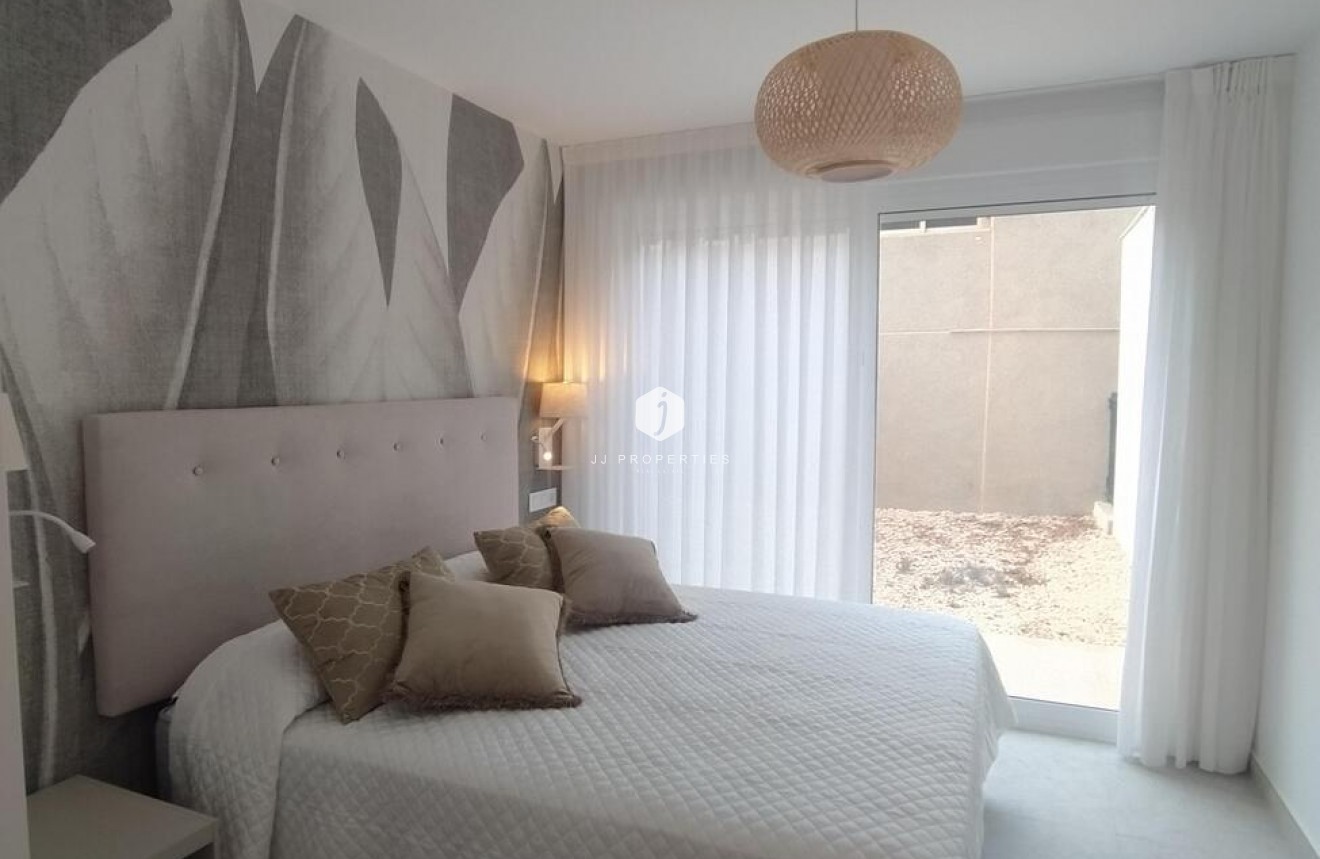 Z drugiej ręki - Mieszkanie w bloku -
Torrevieja - Torreblanca