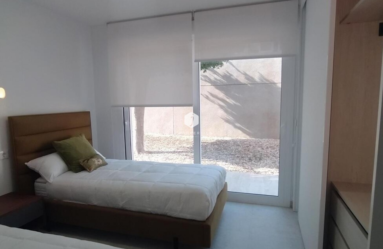 Z drugiej ręki - Mieszkanie w bloku -
Torrevieja - Torreblanca