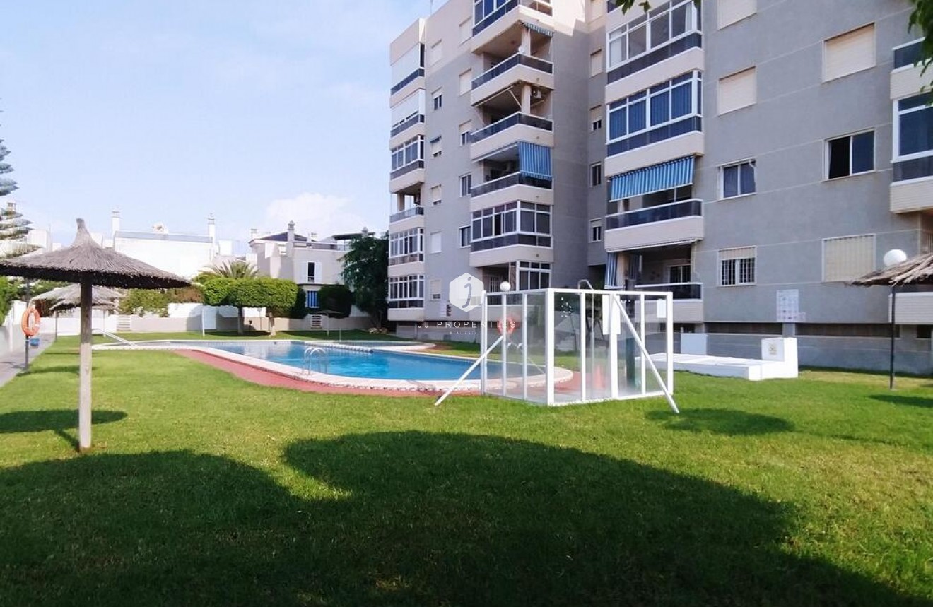 Z drugiej ręki - Mieszkanie w bloku -
Torrevieja - Torreblanca
