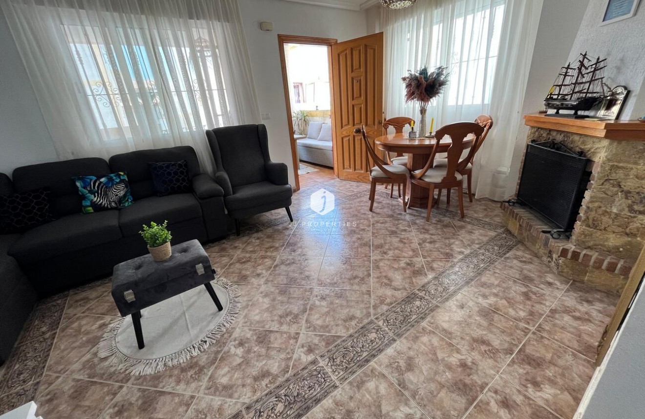 Z drugiej ręki - Daszek -
Torrevieja - La Florida