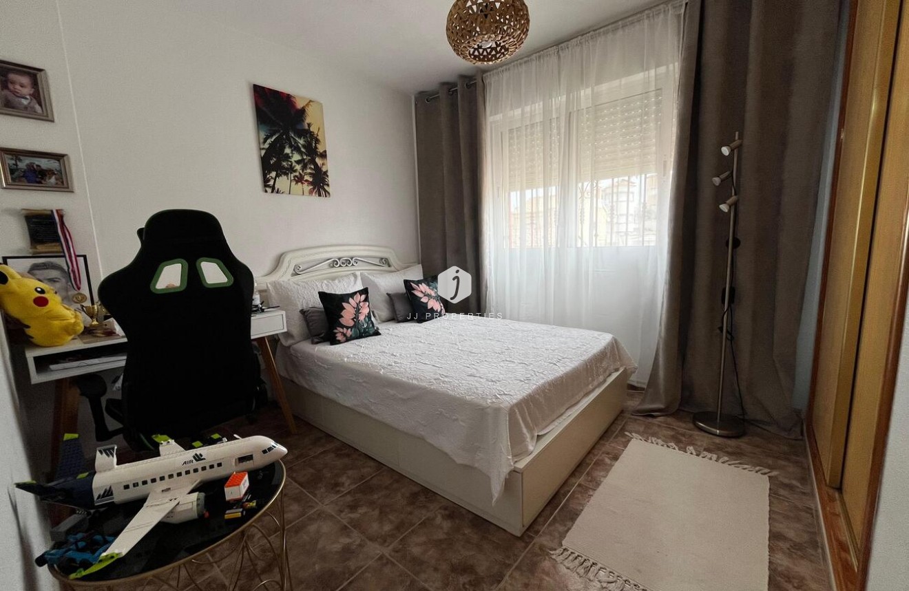 Z drugiej ręki - Daszek -
Torrevieja - La Florida