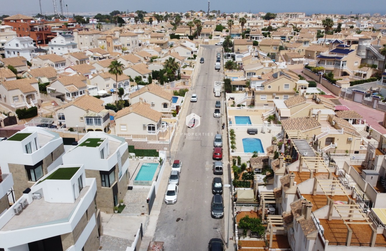 Z drugiej ręki - Daszek -
Torrevieja - La Florida