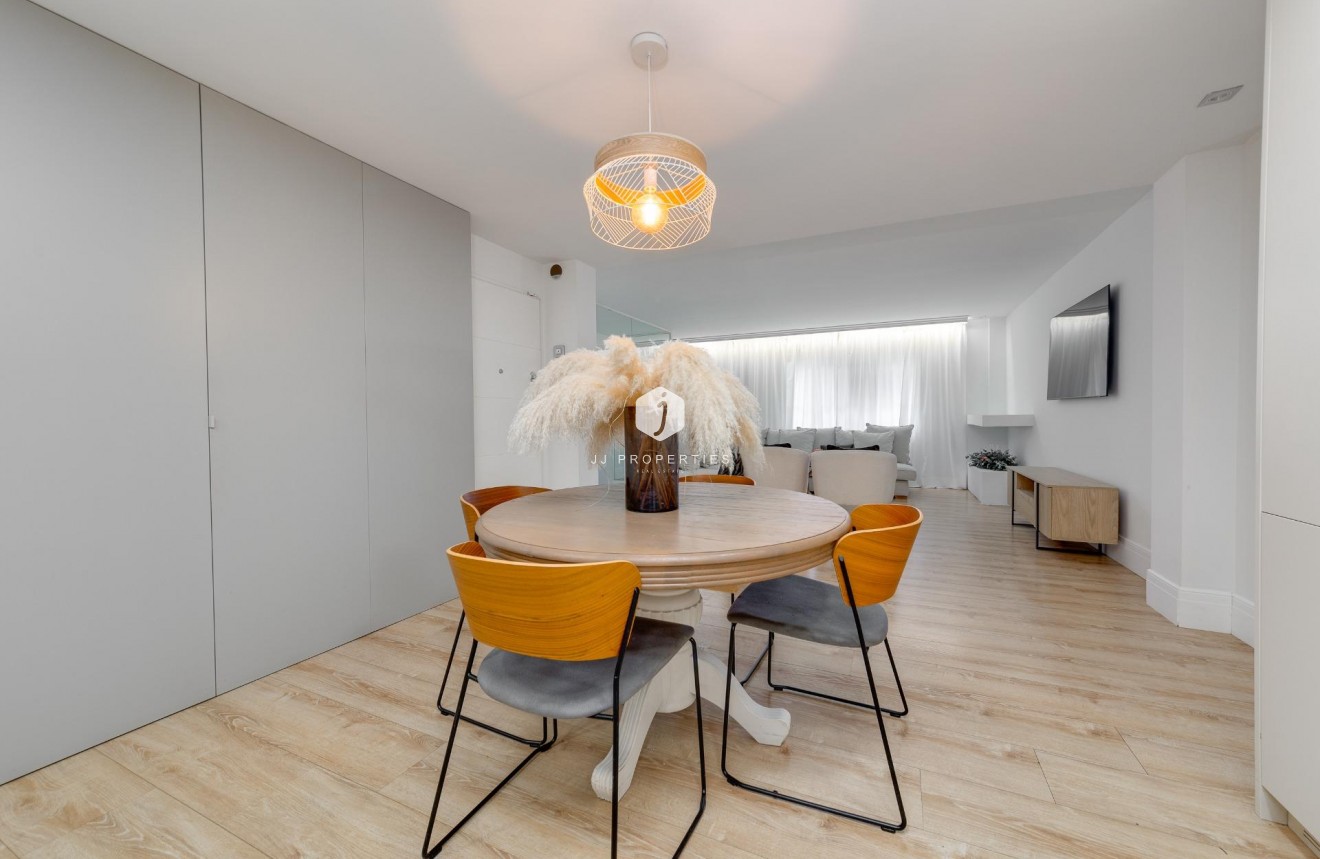 D'occasion - Appartement -
Torrevieja - Playa del Cura