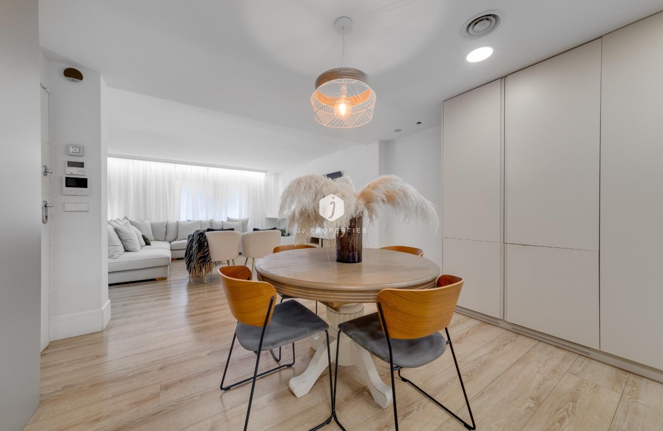D'occasion - Appartement -
Torrevieja - Playa del Cura