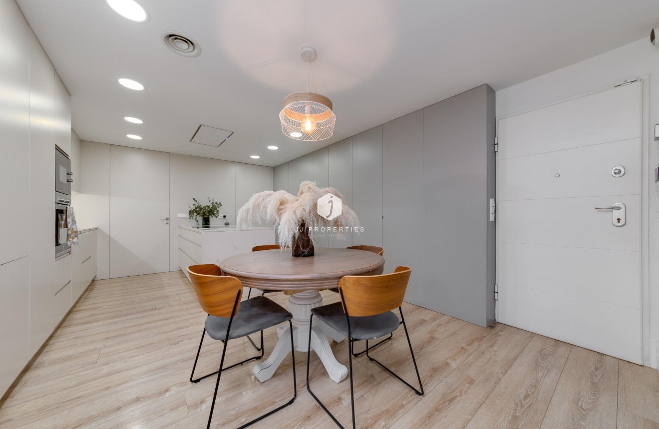 D'occasion - Appartement -
Torrevieja - Playa del Cura