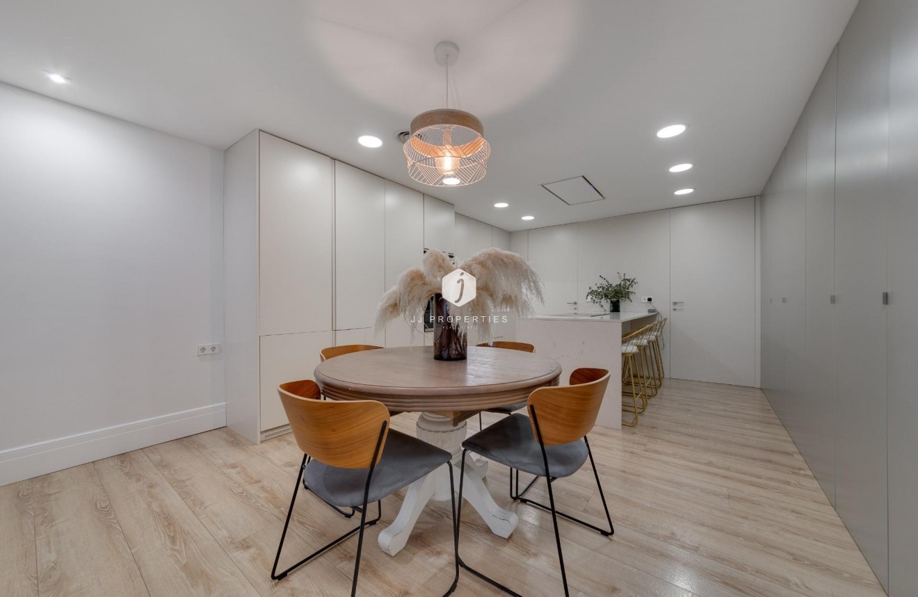 D'occasion - Appartement -
Torrevieja - Playa del Cura