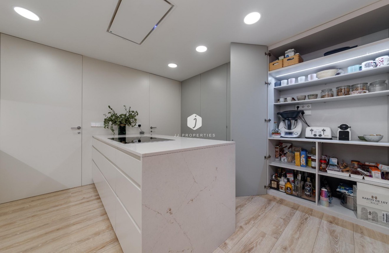 D'occasion - Appartement -
Torrevieja - Playa del Cura