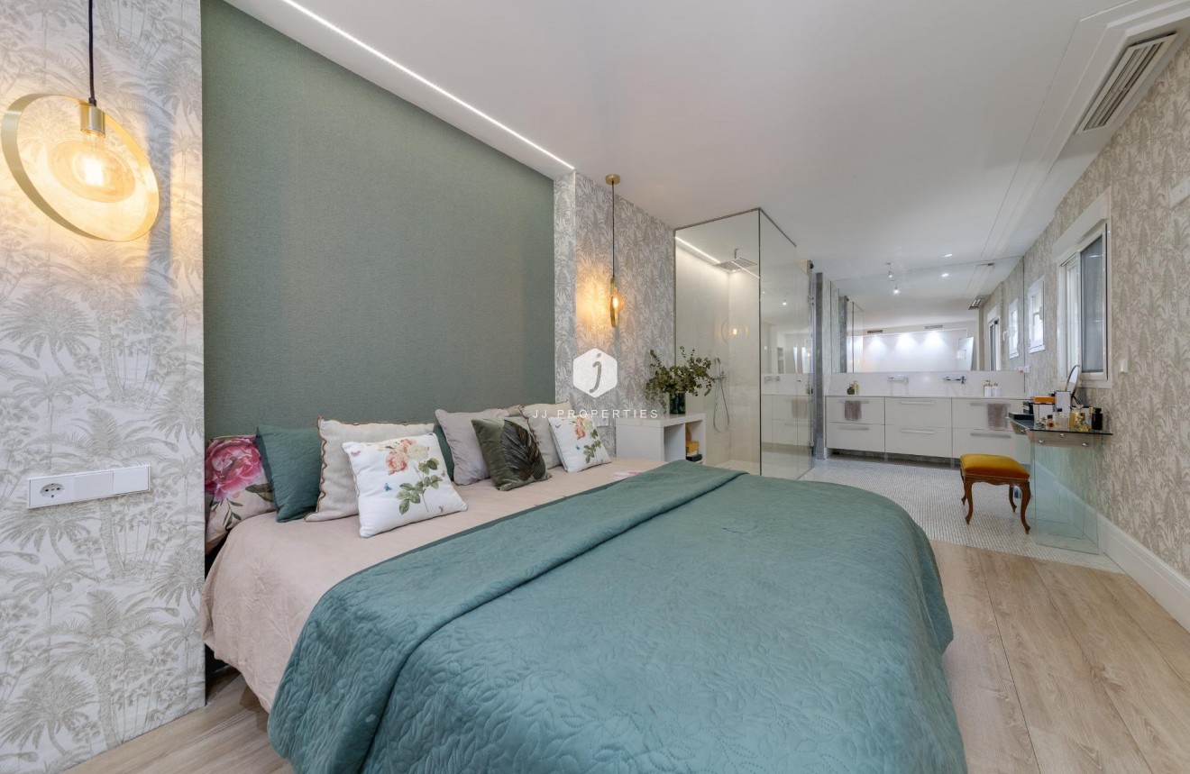 D'occasion - Appartement -
Torrevieja - Playa del Cura