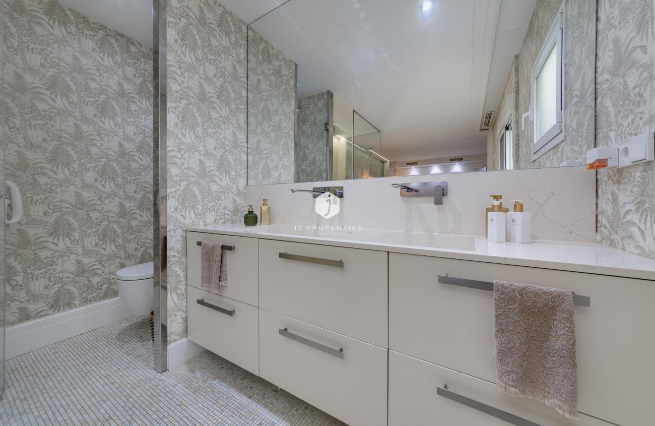 D'occasion - Appartement -
Torrevieja - Playa del Cura