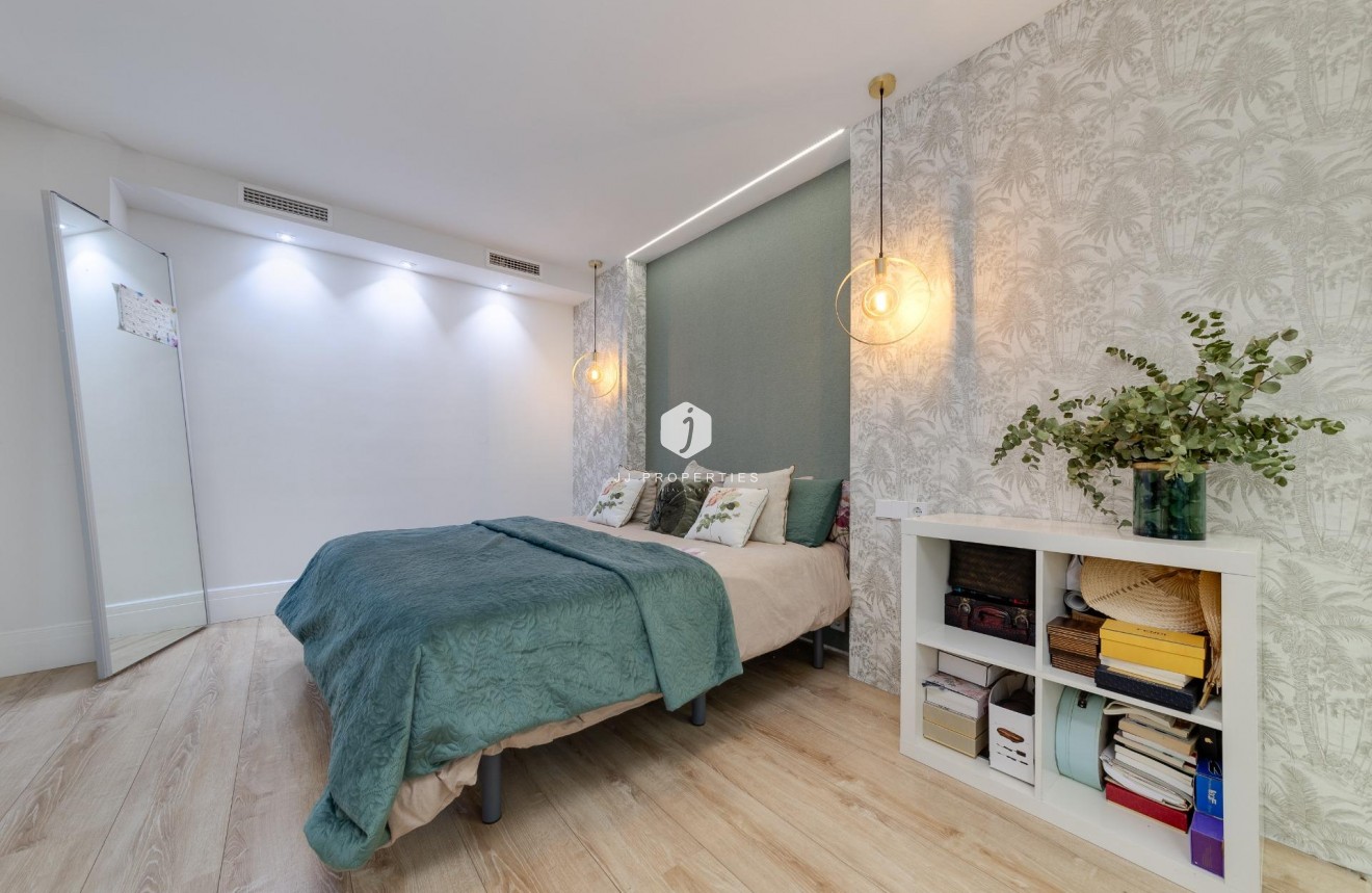 D'occasion - Appartement -
Torrevieja - Playa del Cura